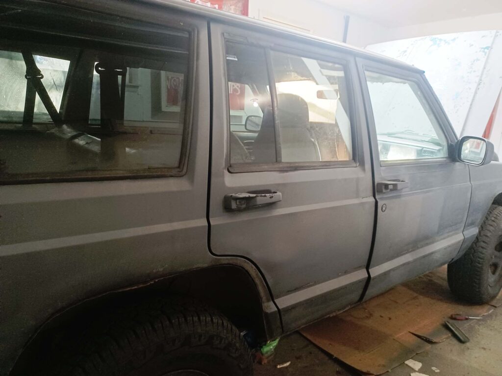 Repairing a Beat Up 1998 Jeap Cherokee XJ