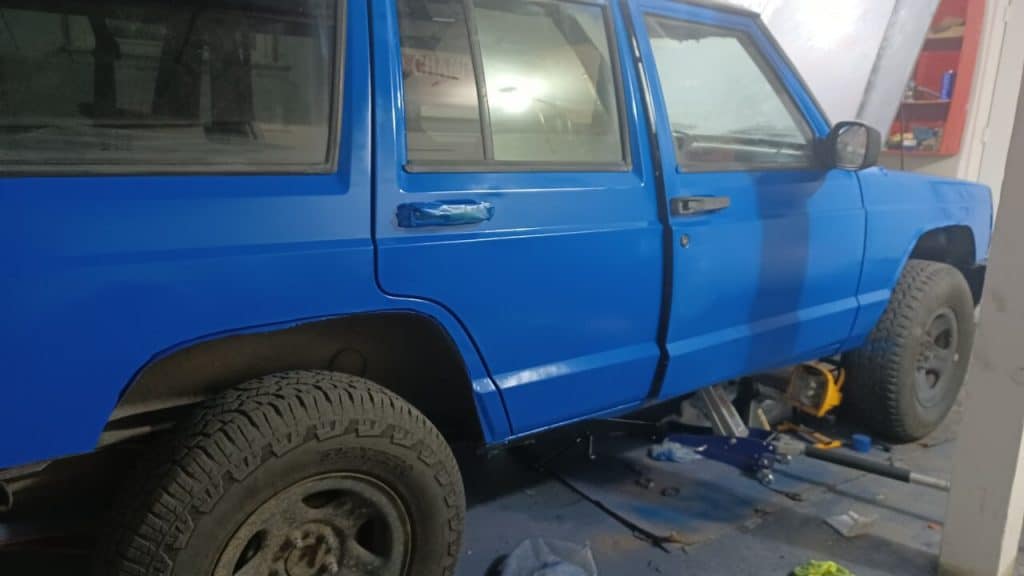 Spray Painted Cherokee XJ with Rustoleum Blue