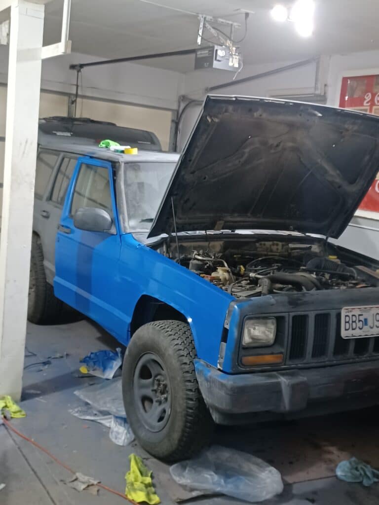 Jeep Cherokee XJ spray painting rustoleum blue - making progress!