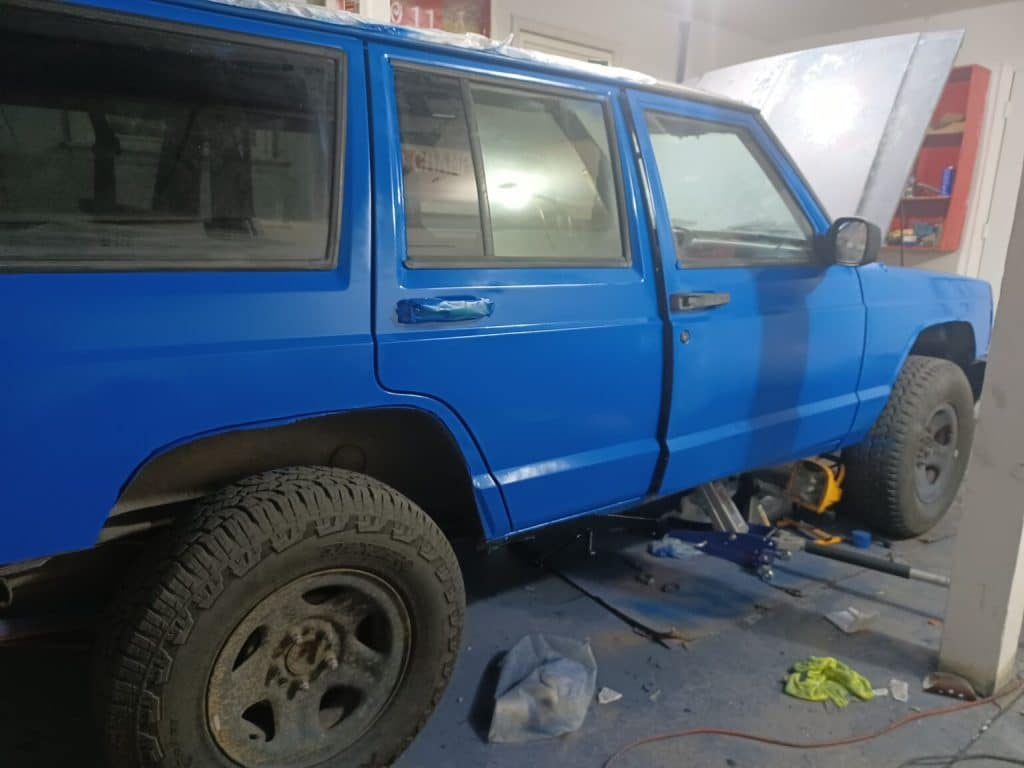 Spray Painting a Jeep Cherokee XJ with Rustoleum Blue in the Cold