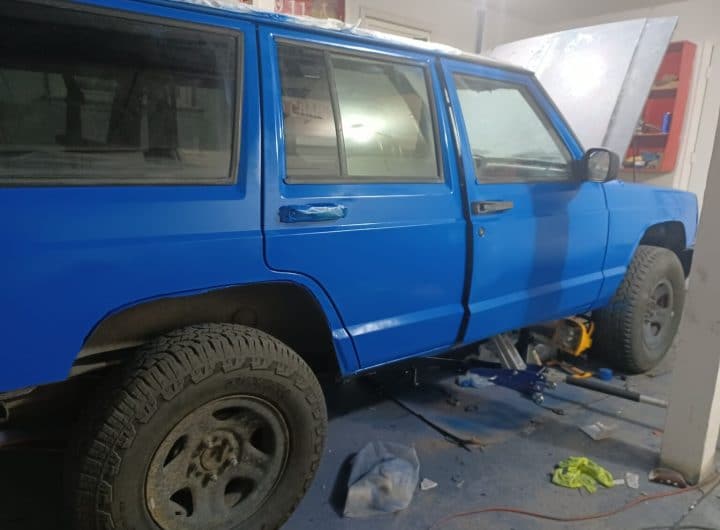 Spray Painting a Jeep Cherokee XJ with Rustoleum Blue in the Cold